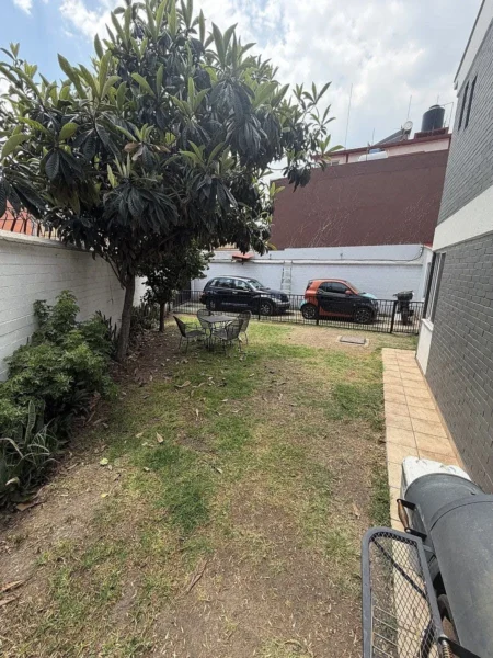 Casa esquinada en Prados de Coyoacán